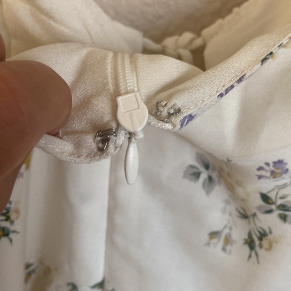 WAYF white floral front tie midi dress - Picture 7 of 8